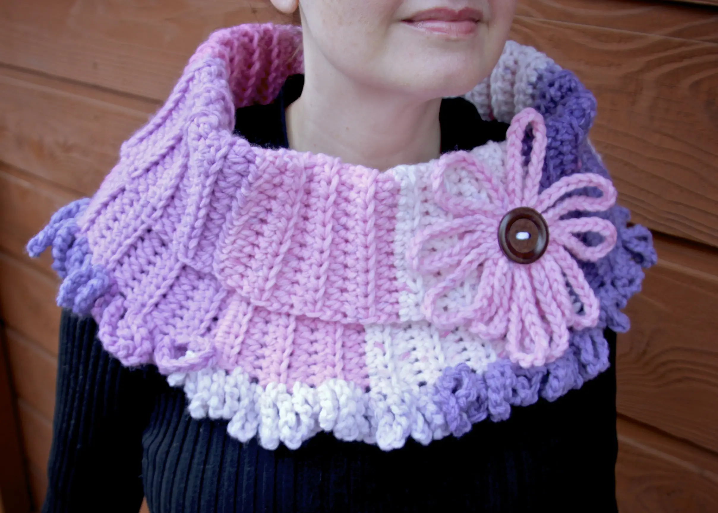Chains of Love Cowl Caron Chunky Cakes free pattern