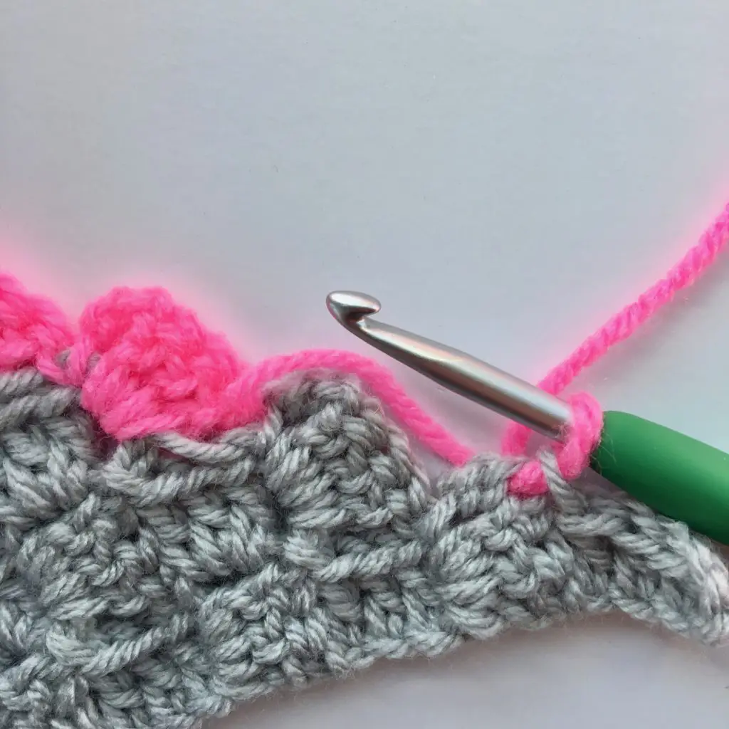 C2C Basics:  How to carry colors in corner to corner crochet 