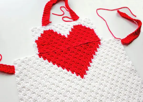 Heart C2C Child Apron free crochet pattern