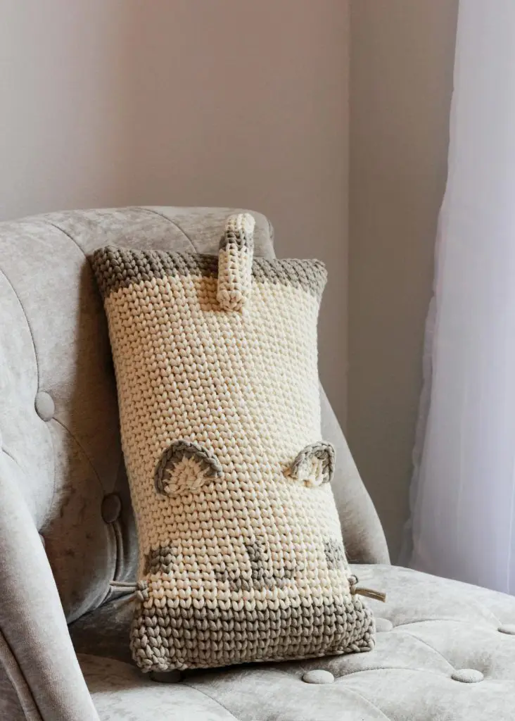 Cat Cuddler Travel Neck Pillow Free Crochet Pattern