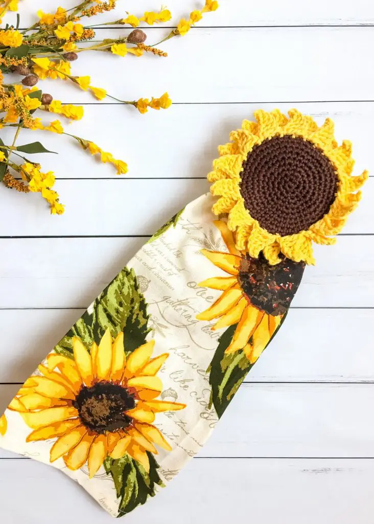 Sunflower Towel Topper crochet pattern flat