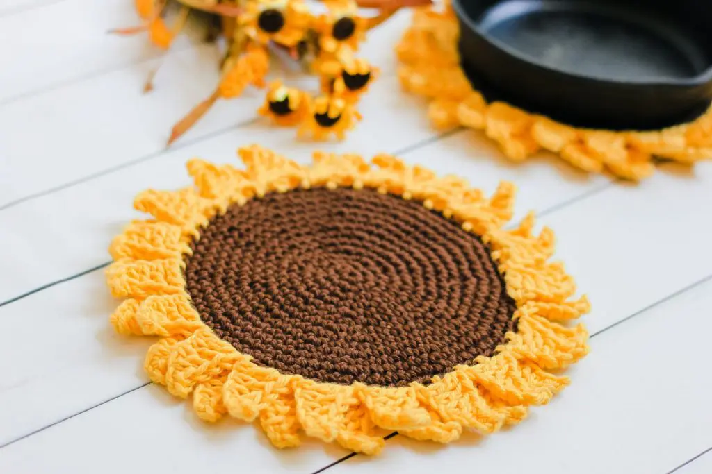 Sunflower Pot holder free crochet pattern