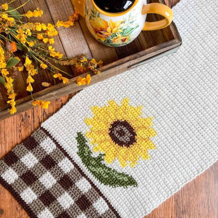 Sunflower Table Runner free crochet pattern