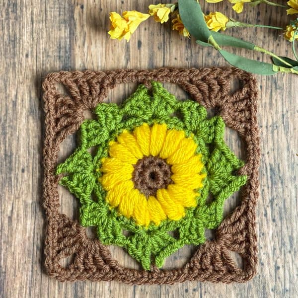 Sunflower Granny square free crochet pattern