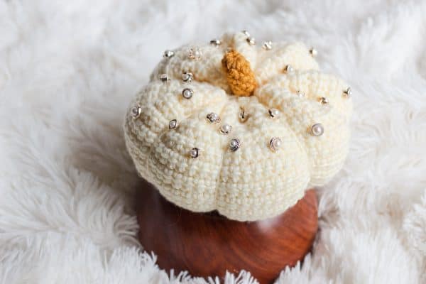 crochet pumpkin with pearls