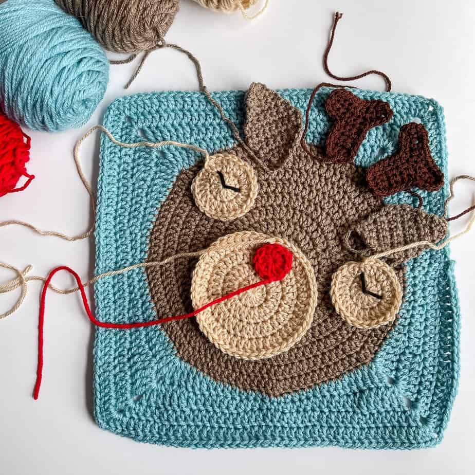 reindeer crochet granny square process