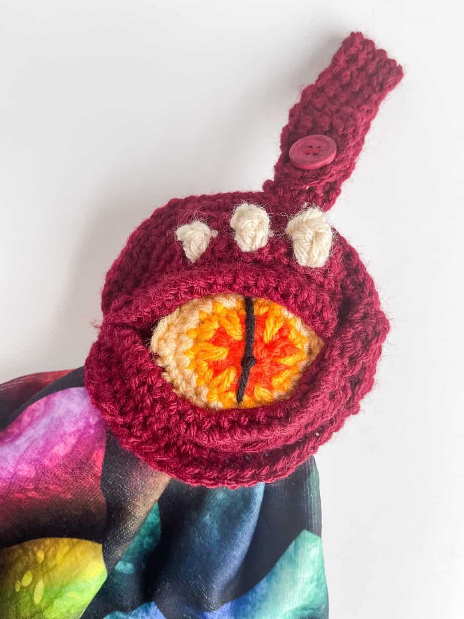crochet dragon eye towel topper free crochet pattern