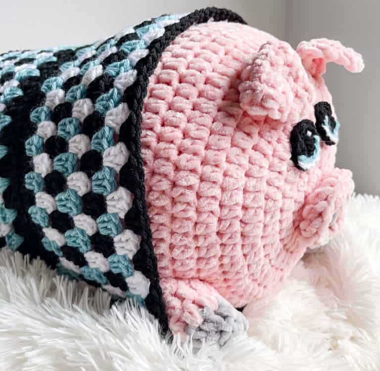 Pig in a Blanket squish free crochet pattern