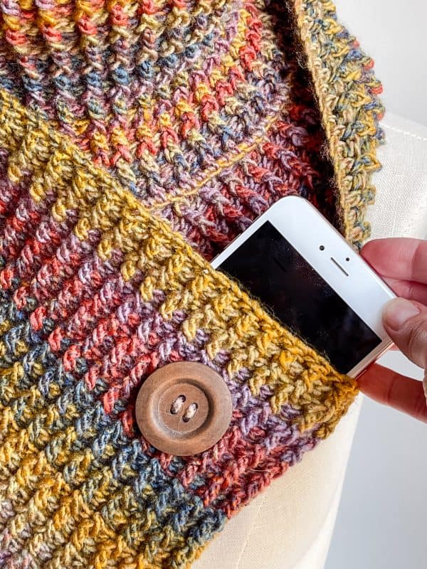 infinity crochet scarf with pocket