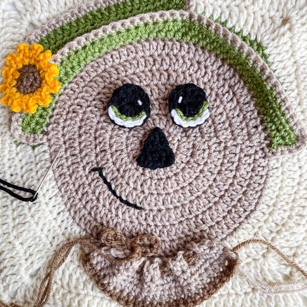 Crochet Scarecrow square smile process